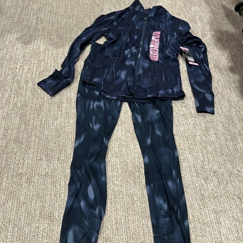 Workout set, top with zipper, leggings with pockets. Size small, never worn
